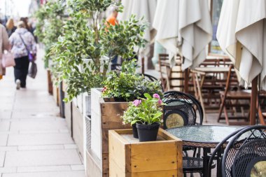 St Petersburg, Rusya, üzerinde 20 Ağustos 2016. Kentsel görünümü. Nevsky Caddesi üzerinde pitoresk kafe ziyaretçi bekliyor