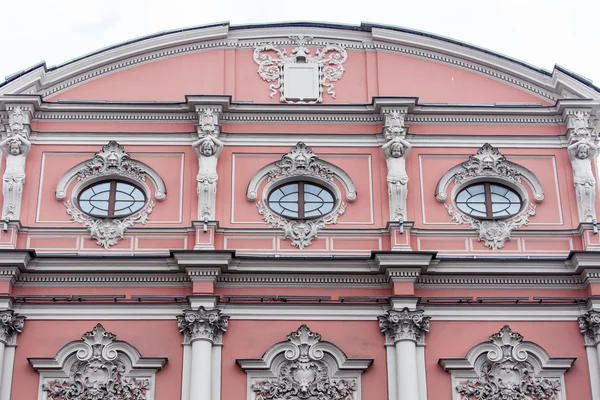 St. petersburg, russland, am 21. august 2016. architektonisches fragment einer fassade des alten historischen gebäudes — Stockfoto