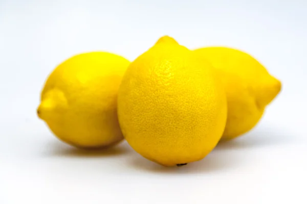 Lemons lie on a table — Stock Photo, Image