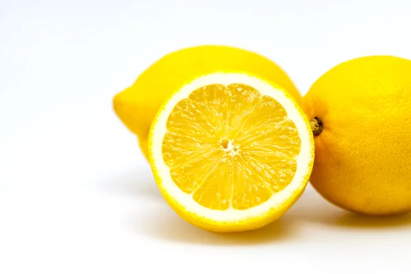 Lemons lie on a table — Stock Photo, Image