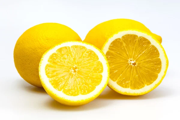 Lemons lie on a table — Stock Photo, Image