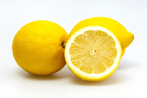 Lemons lie on a table — Stock Photo, Image