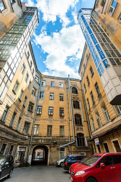 Sankt Petersburg Ryssland Juni 2020 Typiskt För Innergården Rubinstein Street — Stockfoto