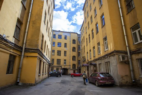 San Pietroburgo Russia Giugno 2020 Tipico Cortile Pozzo Della Città — Foto Stock