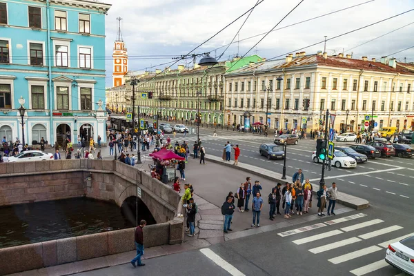 São Petersburgo Rússia Julho 2020 Pessoas Uma Travessia Pedestre Nevsky — Fotografia de Stock