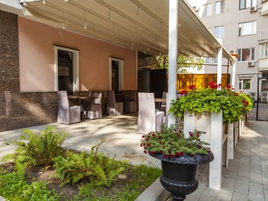 Moskova, Rusya, 23 Eylül 2020. Şehir merkezindeki rahat sokak kafesi.