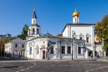 Moskova, Rusya, 23 Eylül 2020. Sretenka Caddesi. Moskova Piskoposluğu Voronezh 'in St. Mitrofan Kilisesi Ortodoks Kardeşliği.