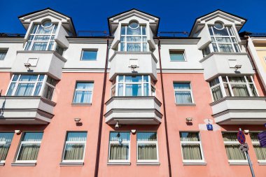 Moskova, Rusya, 23 Eylül 2020. Şehrin tarihi semtinin mimari topluluğu. Cephe Parçası