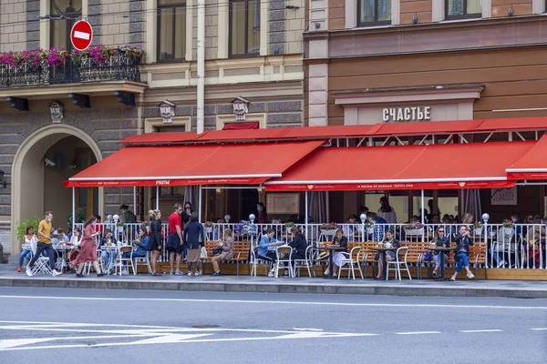 Petersburg Russland Juni 2020 Straßencafé Tische Auf Dem Bürgersteig — Stockfoto