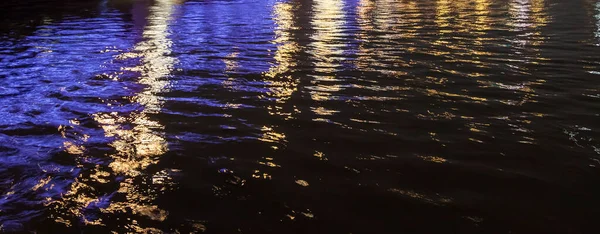 Superfície Água Com Reflexão Iluminação Noite — Fotografia de Stock