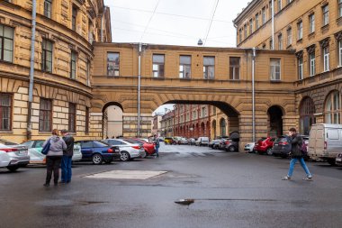 St. Petersburg, Rusya, 13 Haziran 2020. Şehrin tarihi bölgesindeki cadde manzarası. 
