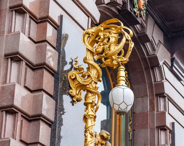 Petersburg Russland Juli 2020 Schöne Straßenlaterne Der Nähe Eines Gebäudes — Stockfoto