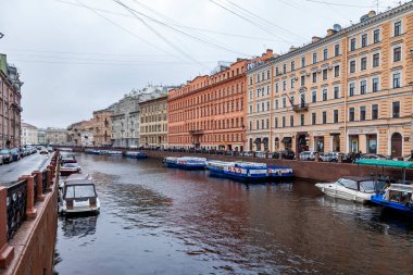 St. Petersburg, Rusya, 13 Ekim 2020. Moika Nehri 'nin manzarası ve manzaralı setleri.