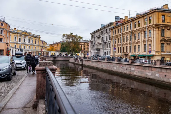 Petersburg Rosja Października 2020 Widok Kanał Gribojedowa Jego Malownicze Nasypy — Zdjęcie stockowe