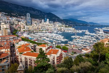 Monte Carlo, Monako, 13 Ekim 2019. Gözlem güvertesinden tarihi binanın güzel manzarası.