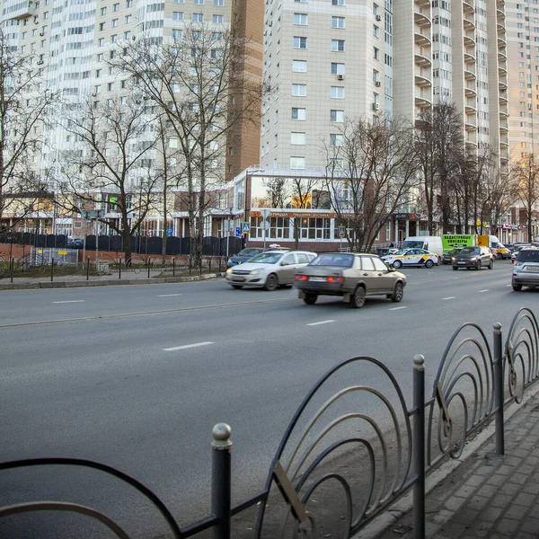 Pushkino Russia 2020 노을이지는 지점에서 도시의 모습입니다 새로운 주택들 — 스톡 사진