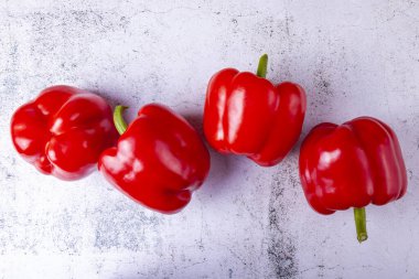 Masada kırmızı biber var.