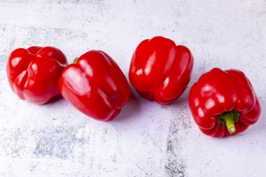 Masada kırmızı biber var.