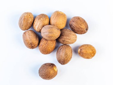 Nutmeg beyaz bir masada