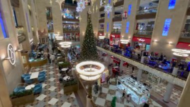Moskova, Rusya, 26 Aralık 2020. Merkez Çocuk Mağazası 'nın Yeni Yıl Şenliği Dekorasyonu