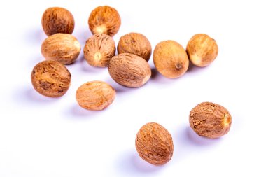 Nutmeg beyaz bir masada