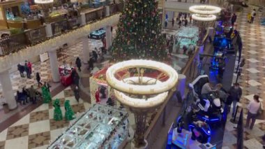 Moskova, Rusya, 26 Aralık 2020. Merkez Çocuk Mağazası 'nın Yeni Yıl Şenliği Dekorasyonu