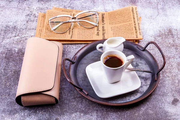 Periódico Vintage Taza Café Porcelana Blanca Mesa Café — Foto de Stock