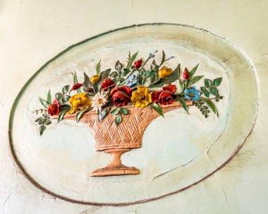 St. Petersburg, Rusya, 7 Mart 2021. Şehrin tarihi bölümündeki eski bir apartmanın lobisinde otantik dekorun unsurları.