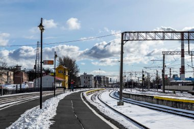 St. Petersburg, Rusya, 7 Mart 2021. Vitebsk tren istasyonu, şehirdeki en eski tren istasyonu. Tren platformları