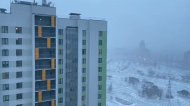 Saint Petersburg, Rusya, 6 Mart 2021. Kış zamanı çok katlı modern konut binaları 