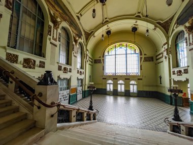 St. Petersburg, Rusya, 7 Mart 2021. Vitebsk tren istasyonu, şehirdeki en eski tren istasyonu. Bekleme salonunun iç dekorasyonu