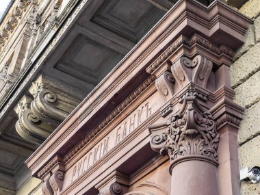 St. Petersburg, Rusya, 6 Mart 2021. Şehrin tarihi bölümünde, bir binanın ön cephesinin bir parçası..