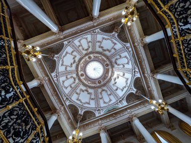 St. Petersburg, Rusya, 7 Mart 2021. Fontanka Nehri 'nin kenarındaki Shuvalov Sarayı' ndaki Faberge Müzesi 'nin lobisi.