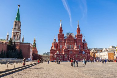 Moskova, Rusya, 25 Mart 2021. Devlet Tarihi Müzesi ve Kızıl Meydan binası.