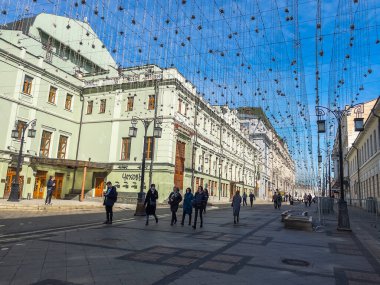 Moskova, Rusya, 25 Mart 2021. Kamergerskyi pereulok geleneksel mimari çevresiyle tipik bir Moskova caddesidir.. 