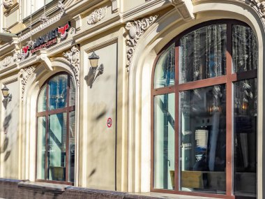 MOSCOW, Rusya, 25 Mart 2021. Nikolskaya Caddesi, Moskova 'nın en eski alışveriş caddesi.