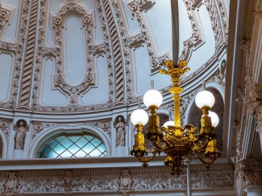 St. Petersburg, Rusya, 7 Mart 2021. Fontanka Nehri 'nin kenarındaki Shuvalov Sarayı' ndaki Faberge Müzesi 'nin lobisi.