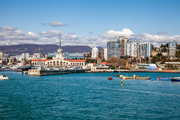 Sochi Rusia Abril 2021 Vista Del Pintoresco Terraplén Del Puerto — Foto de Stock