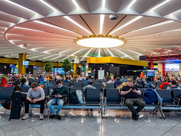 Moscow Rússia Abril 2021 Sala Espera Partidas Programação Voos Aeroporto — Fotografia de Stock