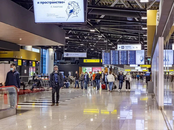 Moscow Rusya Nisan 2021 Uluslararası Havaalanındaki Sheremetyevo Yolcularının Sıraları — Stok fotoğraf