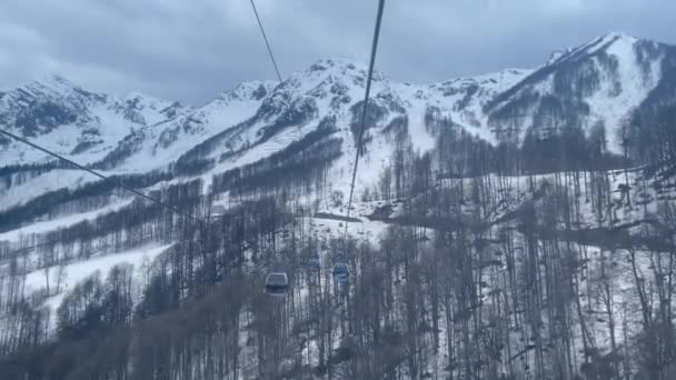 Krasnaya Polyana Rusia Abril 2021 Vista Las Montañas Desde Funicular — Vídeo de stock