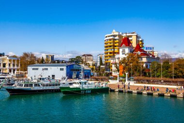 Sochi, Rusya, 13 Nisan 2021. Zevk gemisinin yönetim kurulundan Sochi 'nin pitoresk seti manzarası