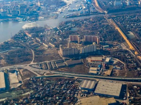 莫斯科地区 从高空飞行的飞机窗户俯瞰地面 — 图库照片