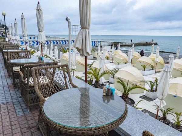 Sochi Russia April 2021 Picturesque Embankment Cafe Tables Awaiting Visitors — Stock Photo, Image