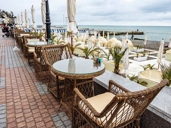 Sochi Russia April 2021 Picturesque Embankment Cafe Tables Awaiting Visitors — Stock Photo, Image