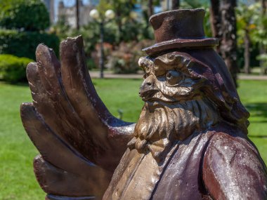 Sochi, Rusya, 14 Nisan 2021. Şehir parkında modern heykel