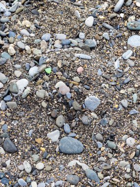 Sahilde çakıl taşları, arka plan