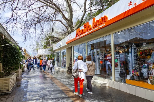 Sochi Rusya Nisan 2021 Nsanlar Güneşli Bir Bahar Gününde Setin — Stok fotoğraf