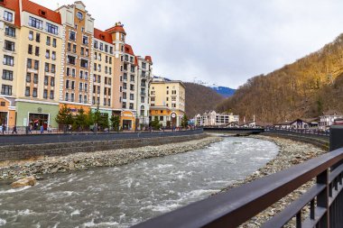 krasnaya polyana, Rusya, 15 Nisan 2021. Roza Khutor 'daki toprak setin görüntüsü