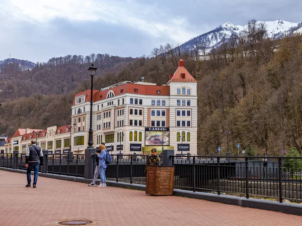 Krasnaja Poljana Russland April 2021 Blick Auf Die Böschung Roza — Stockfoto